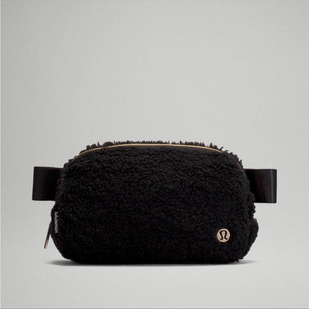 LULULEMON Black Fleece Lululemon Everywhere Belt Bag
